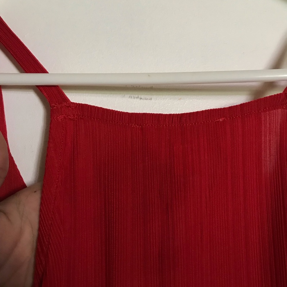 Red top - Picture 6 of 6